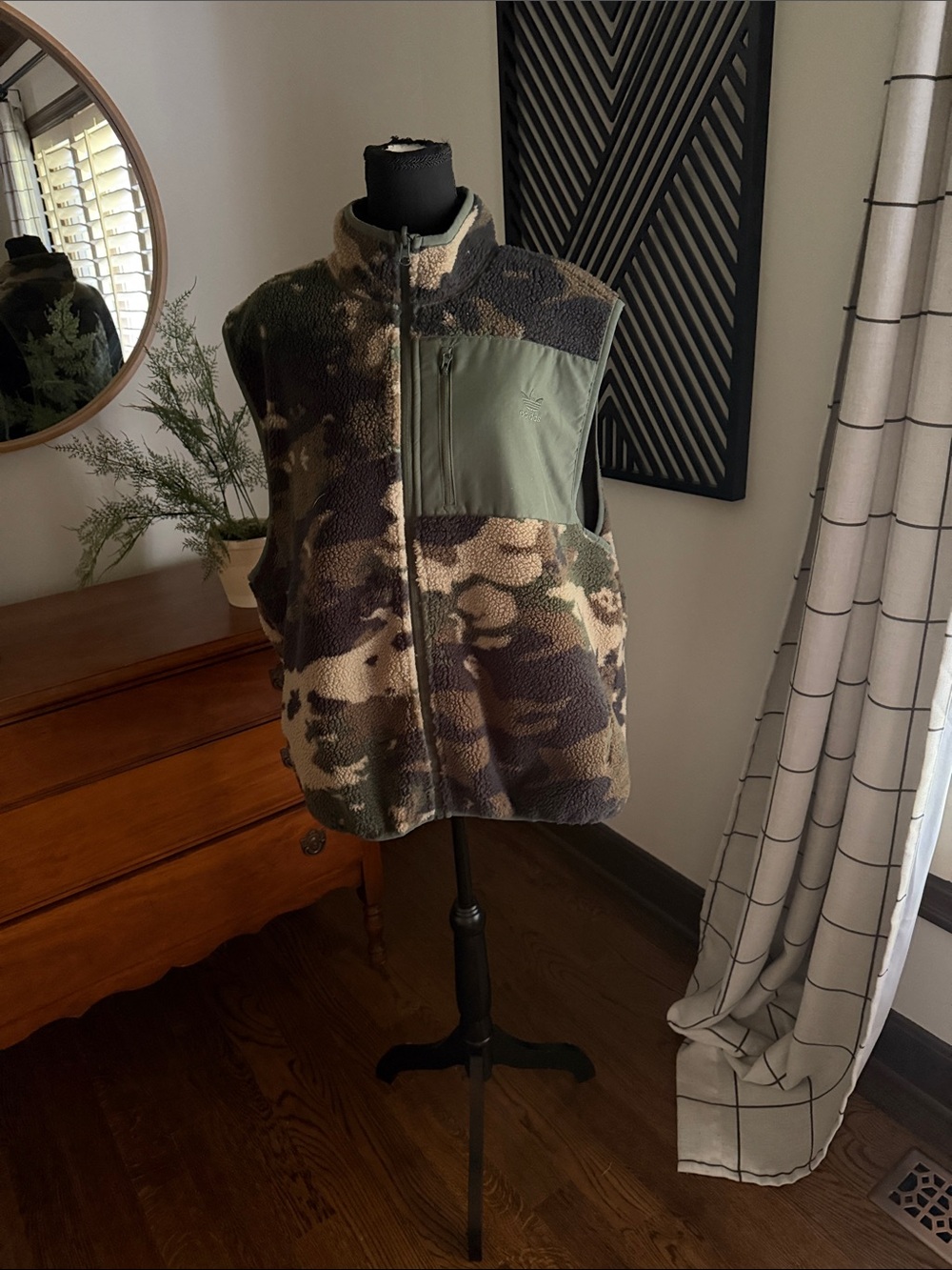 Adidas woman’s reversible fleece camo vest large
